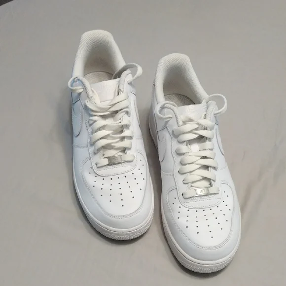 Nike Air Force One - Picture 4 of 17